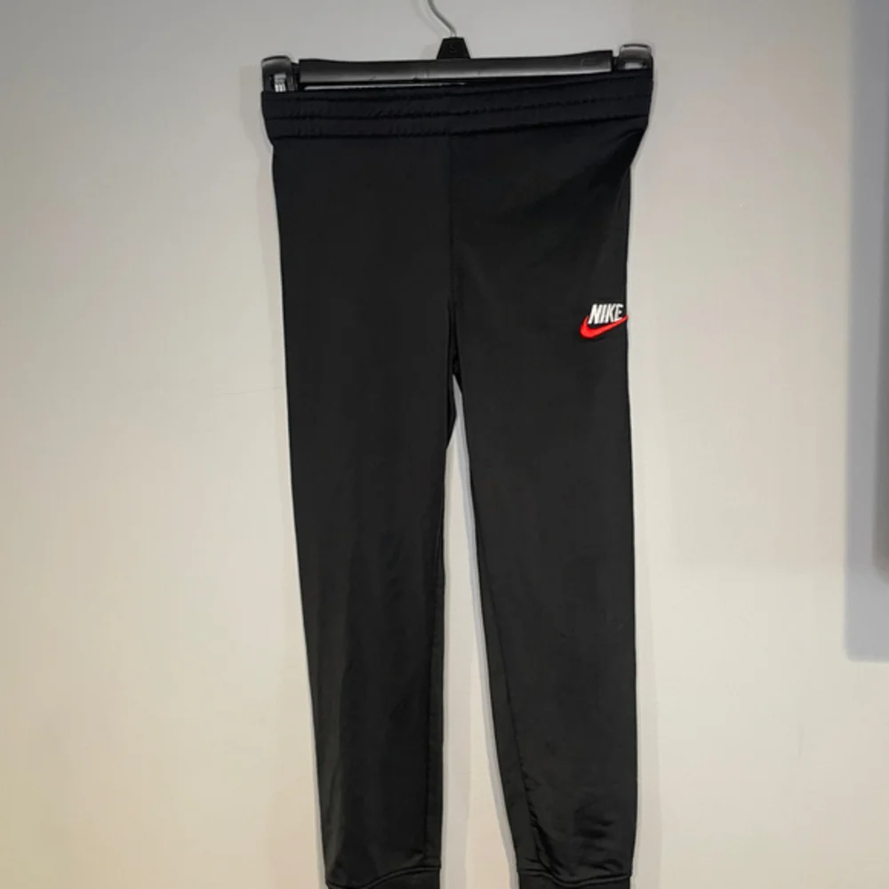 Nike Athletic Pants Child Size 6 Black Kids Unisex Swoosh Playground Activewear